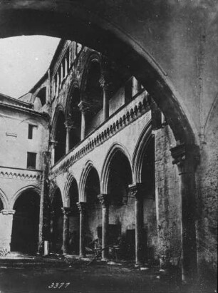 Tarquinia, Palazzo Vitelleschi, Innenhof