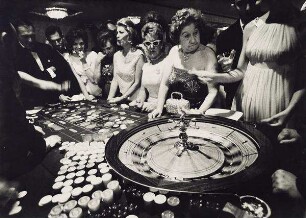 Damen an einem Roulette-Tisch