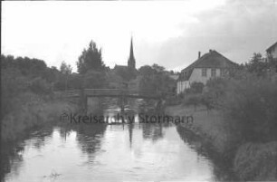 Peter-Paul-Kirche, davor Heiligen-Geist-Viertel und Trave