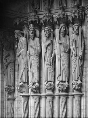 Linkes Gewände, Matthäus, Andreas, Petrus und andere Apostel