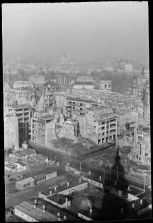 Dresden-Altstadt, Kreuzkirche. Wiederaufbau (1946-1955; F. Steudtner). Verschiedene Ansichten, Blicke vom Turm, Panorama nach Elbseite, 1950