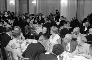 Chemiker; Bayrisches Frühstück im Spielkasino Lindau 1.7.: Tisch mit Leopold Ruzicka (2. v.r.)