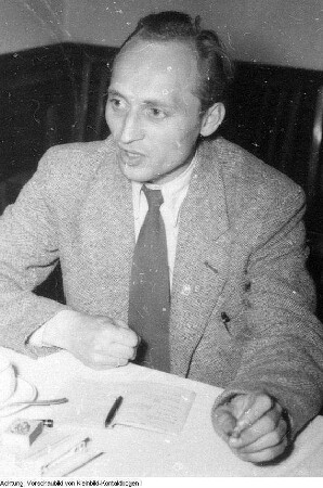 Dresden. Wolfgang Uhlmann (3. links vom Redner), Großmeister im Schach während des internationalen Schachturniers in Dresden, 1956 & Sport, 1956-1957