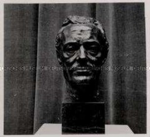 Paris, Bildhauer Professor Arno Breker, Büste "Herr Baldmer"