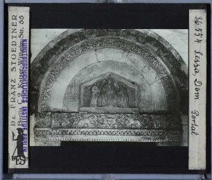 Basilika Santa Maria Assunta und Kathedrale in Sessa Aurunca : Portal