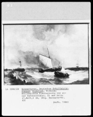 Holländische Fischerboote vor einer Hafeneinfahrt