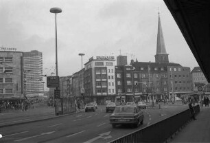 Mülheim: Leineweberstraße, Richtung Berliner Platz mit [Petrikirche]