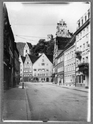 Vorm Schloss in Füssen : Füssen, Burgstraße, Blick zum Hohen Schloss