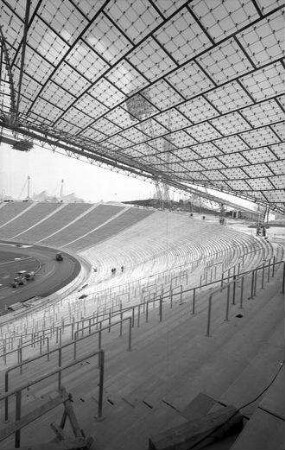 München: Olympiastadion mit Dachkonstruktion