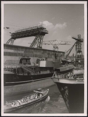 Blick auf die Stülcke-Werft am Hamburger Hafen