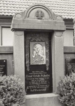 Grabmal für Ernst Erich Schulze