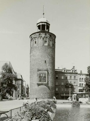 Dicker Turm