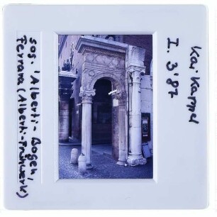 Ferrara, Palazzo Municipale : Albertibogen am Haupteingag, Volto del Cavallo