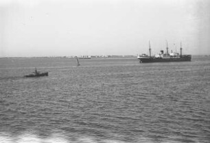 Blick auf Sues : Blick vom Schiff aus auf die Stadt Sues vor der Kanaleinfahrt