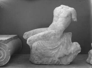 lagernder männlicher Torso, Dionysios?