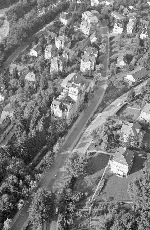 Baden-Baden: Wohnviertel mit Bergschloss, Bernhardstraße