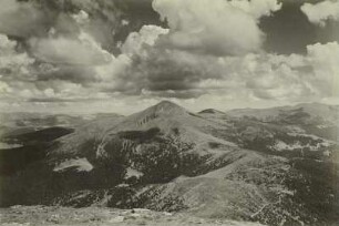 Howerla (2061 m), Tschornohoragruppe. Blick vom Gipfel des Pietros (2020 m) nach 0sten