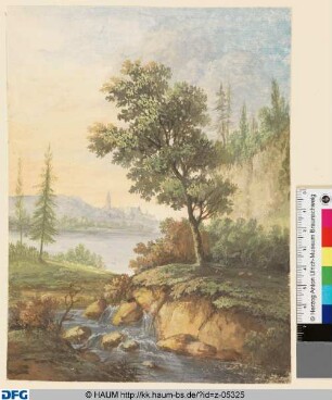 Landschaft mit Bach und See, im Hintergrund eine Stadt mit Kirchturm