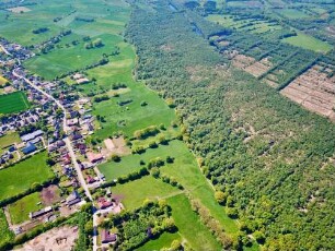 Nienwohld: Luftbild in Richtung Westen: rechts Nienwohlder Moor