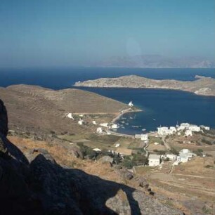 Ios. Blick Chora-Skala und nach Síkinos