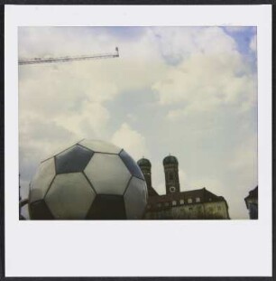 Fussball am Rathausplatz in München