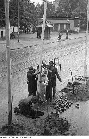 Aufräum- und Wiederaufbauarbeiten in Dresden