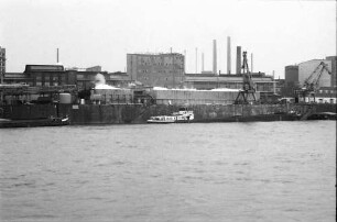 Leverkusen: Bayer, vom Schiff