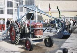 Zetor 25 PS mit Schwenklader