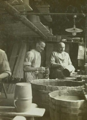 Töpferei, Glasieren und Glasieren, Fa. Mirisch, Pulsnitz