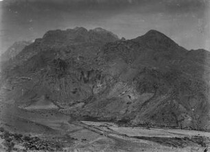 Panorama des Terektals : Panorama des Terektals mit gefalteten Sandsteinen