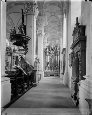 Großcomburg Katholische Kirche Sankt Nikolaus seitliches Seitenschiff - Ansicht von Osten Seitenaltar (1717)