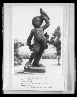 Putto mit Falke
