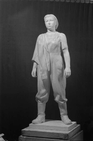 Originalmodell der Traktoristin : Originalmodell der Traktoristin. Gips (vor 1953; W. Arnold)