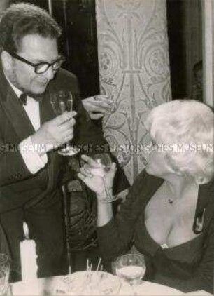 Jayne Mansfield auf einem Filmball