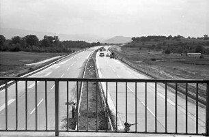 Freiburg-Nord: Autobahn vor der Fertigstellung von der Zubringerbrücke nach Süden