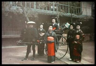 Tokio. Rikschafahrer mit Geishas, wohl vor dem Seiyoken-Hotel