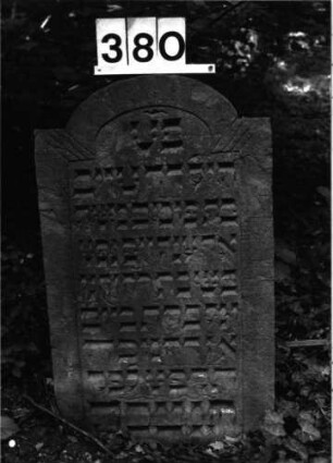 Grabstein 380 (Index: 99897945) Maße HxBxT: 75x44x10 cm: Grabstein 380