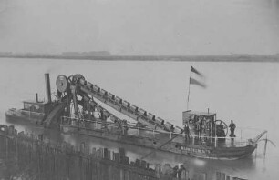 Schraubendampfer und Dampfbagger