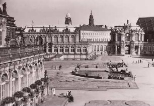 Zwinger. Blick gegen Deutschen und Glockenspielpavillon, 1937