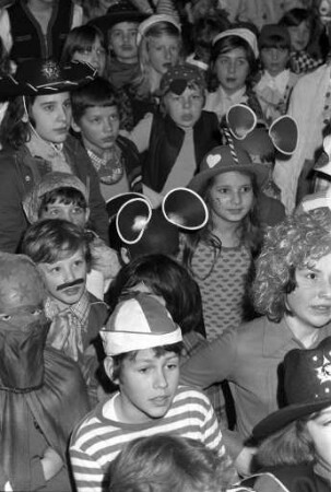 Kindermaskenball in der Schwarzwaldhalle, veranstaltet vom Festausschuss Karlsruher Fastnacht FKF