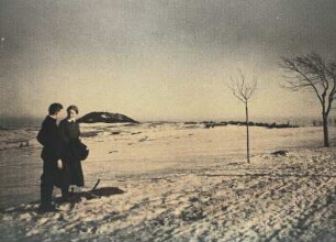 Albert Wiese mit seiner Verlobten (Anna Marie) Erna Gretschel in einer Winterlandschaft