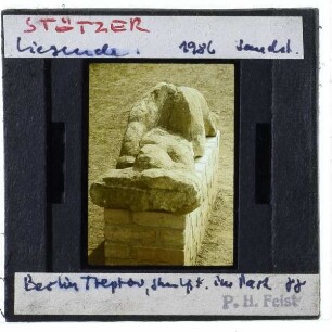 Stötzer, Liegende (1986, Sandstein)