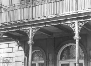 Dresden-Neustadt, Radeberger Straße 11. Wohnhaus (1862). Balkon (1. Obergeschoß)