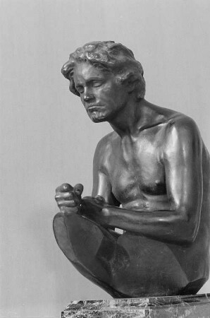 Bronzeplastik eines Mannes