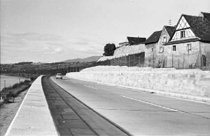 Rheinweiler: Autobahnbauwerk Doppelrampe; Ansicht von Süden mit Stützmauer