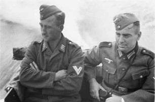 Soldaten : Zwei Soldaten. Vermutlich Mitglieder der Operation Todt.