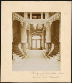Wohnhaus Heinrich Keibel II, Berlin-Mitte: Durchfahrt zum Hof mit Treppenhaus