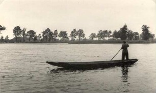 Kahn auf dem Teiche bei Stradow : Čołm na haće pola Tšadowa (Delnja Łužica)