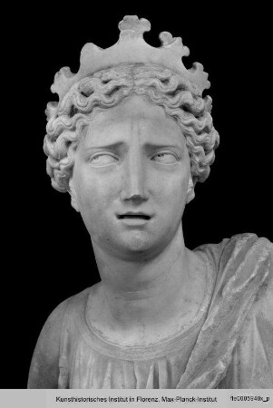 Muse von Philiskos (durch Ergänzungen an Kopf und Arm in eine Kleopatra transformiert)