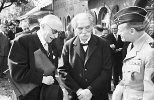 Freiburg: Sportstadion; Gruppe: Comte d'Harcourt, Schweitzer, Schlesser